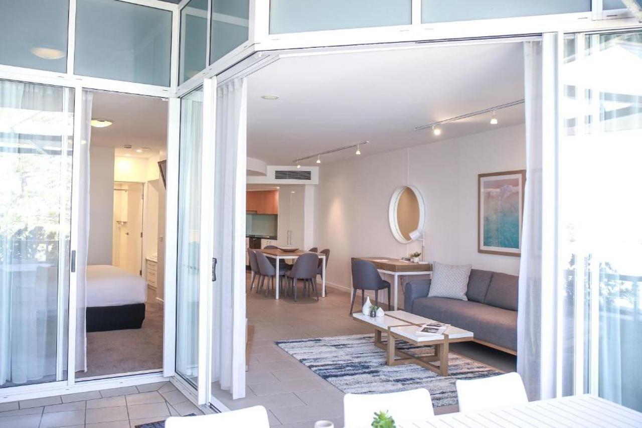 Rumba Beach Resort Caloundra Exterior photo A typical apartment at the Mantra Crown Towers
