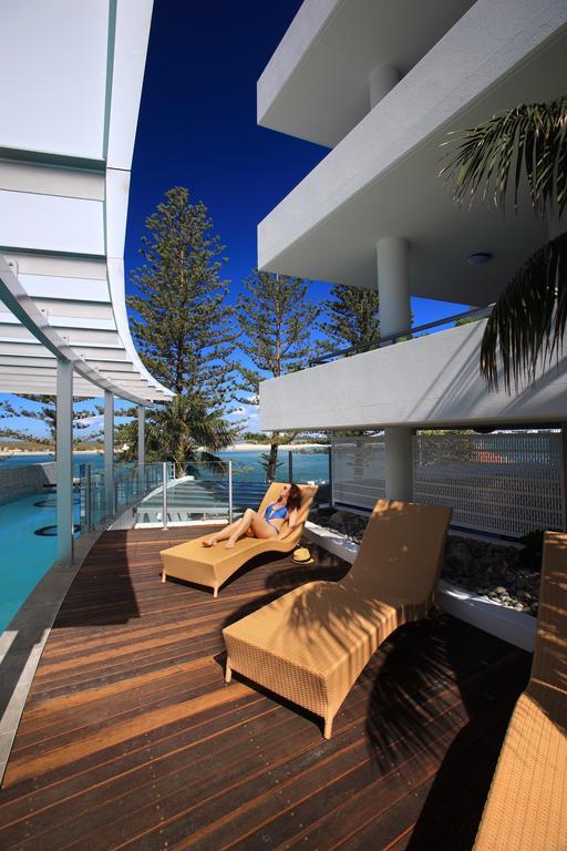 Rumba Beach Resort Caloundra Exterior photo Pool Deck